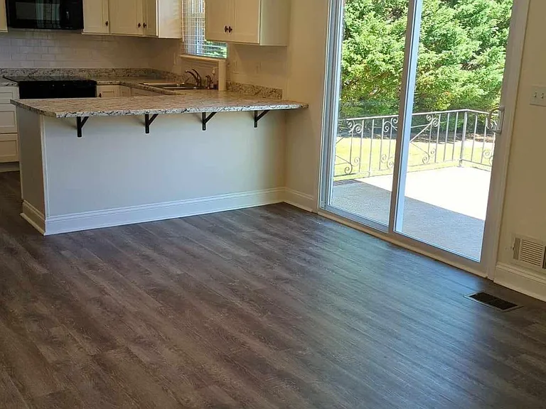 108 Albain Cir — Photo 1