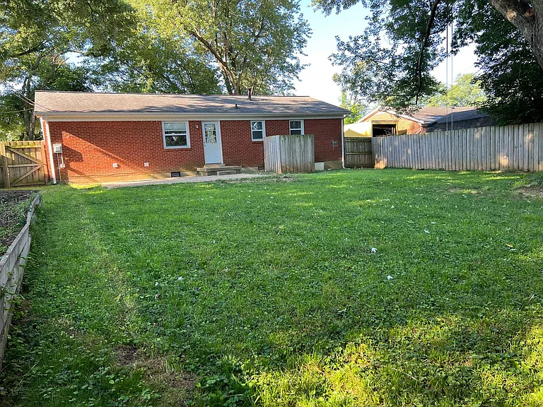 521 Clifton Rd — Photo 10