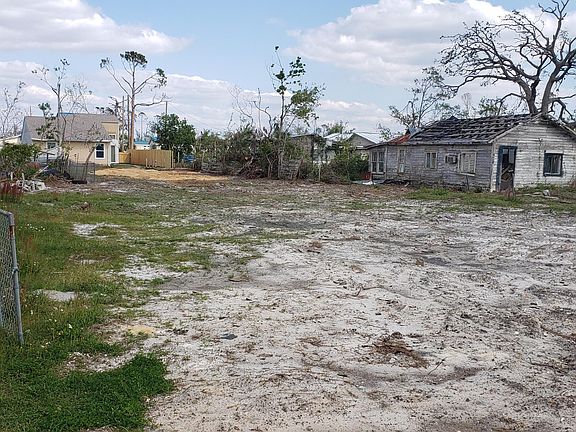 3rd image of 136 N Kimbrel Ave