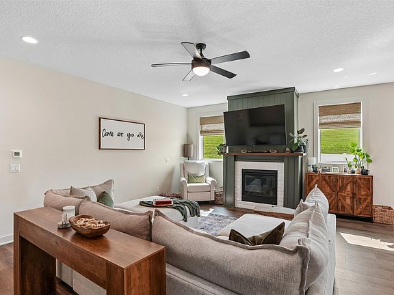 5th image of 1302 S L Ct