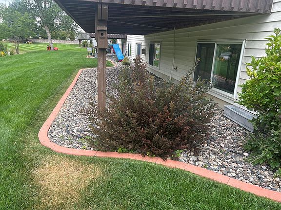 4th image of 1690 Pond View Ct