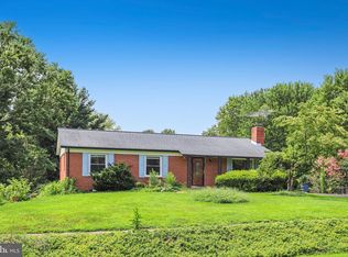 160 S Hughes St, Hamilton, VA 20158