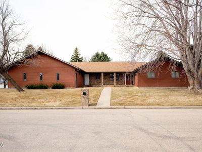 235 20th Ave NE, Jamestown, ND, 58401