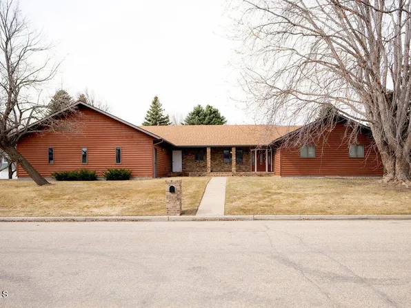 235 20th Ave NE, Jamestown, ND 58401