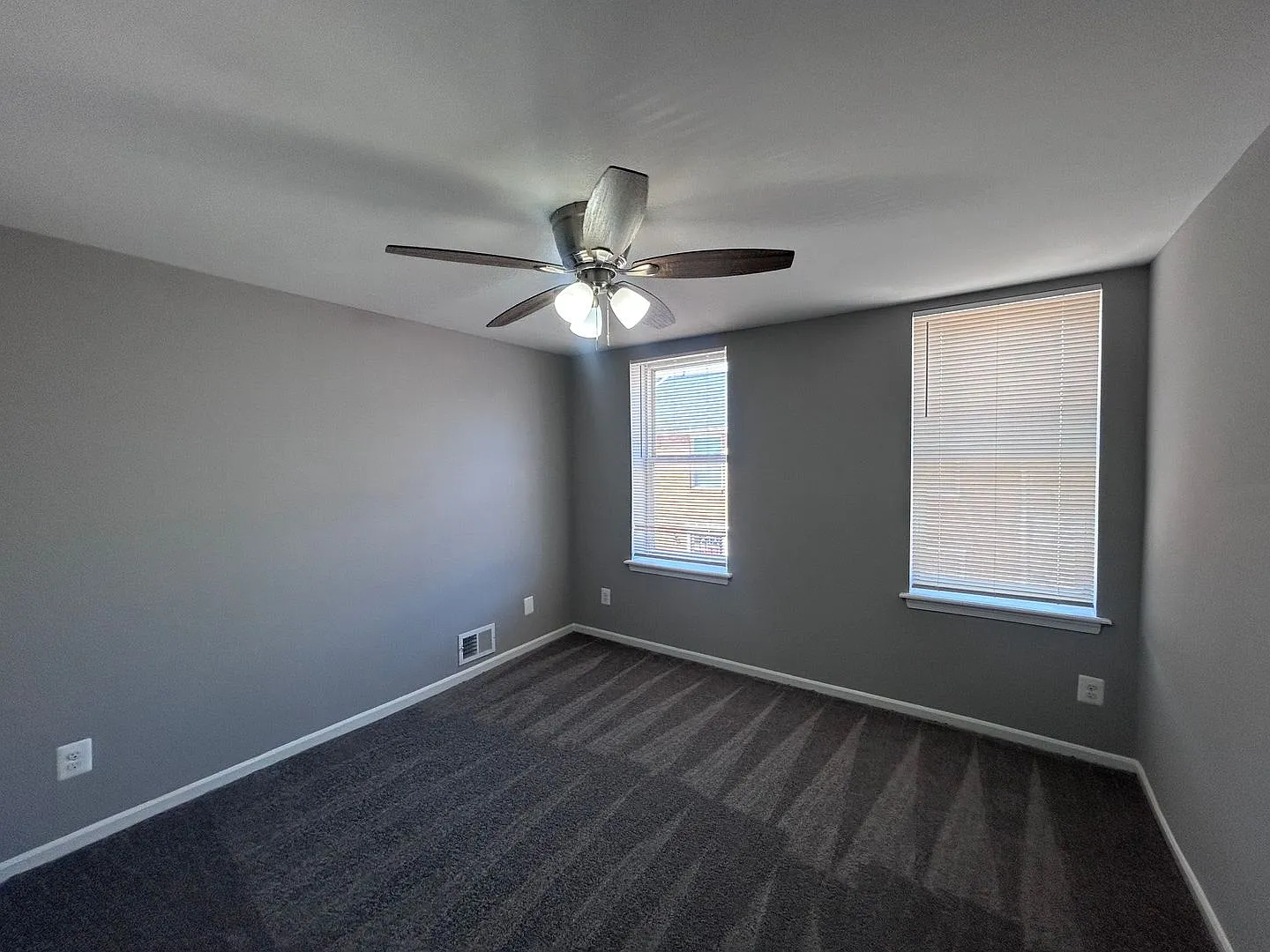 Baltimore - 2 bedrooms and 1 bath Available! — Photo 4