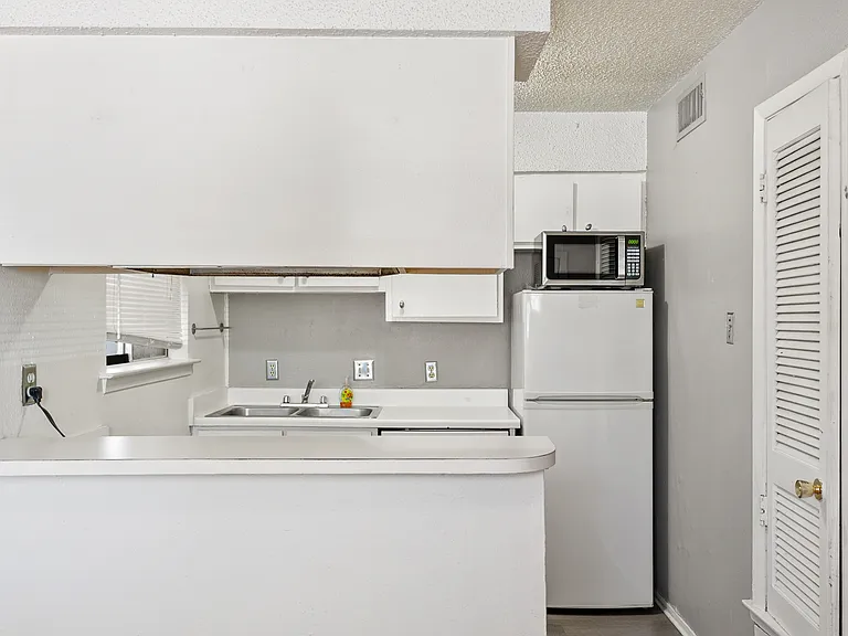 515 Krebs Ln #204 — Photo 2
