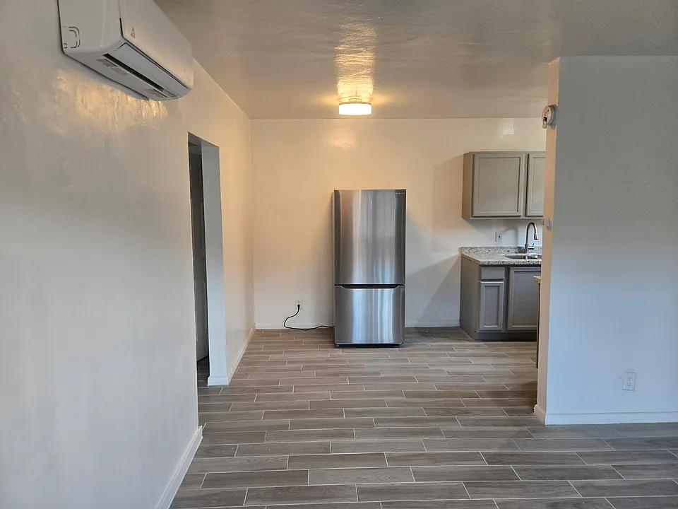 1501 N Oregon St #9