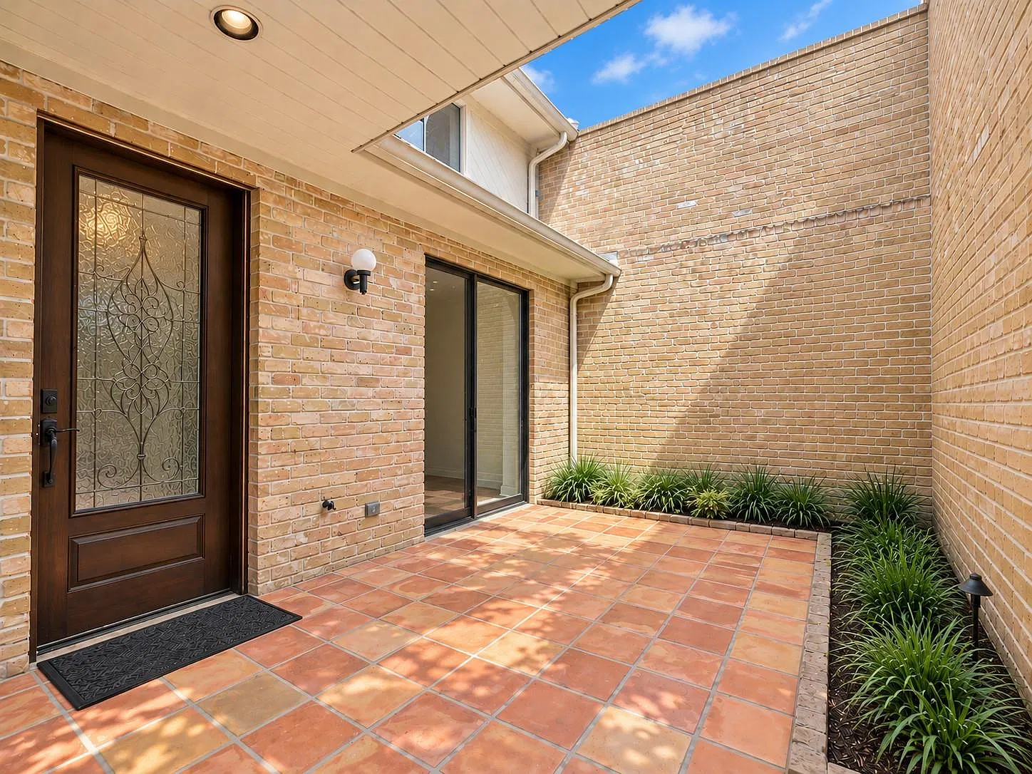 4 bed, 3.0 bath, 2640 sqft, $3,500 — Photo 3