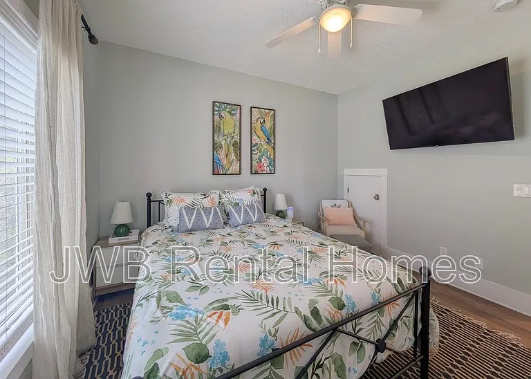 361 Ahern St — Photo 10