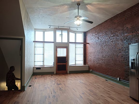 3rd image of 2750 Chippewa St