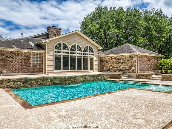 2nd image of 2629 Benton Dr