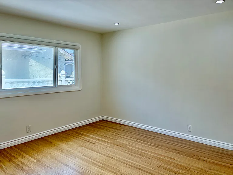 4506 Bakman Ave — Photo 10