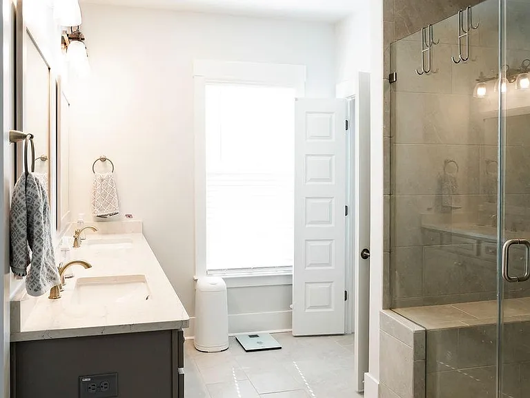 primary en suite bath