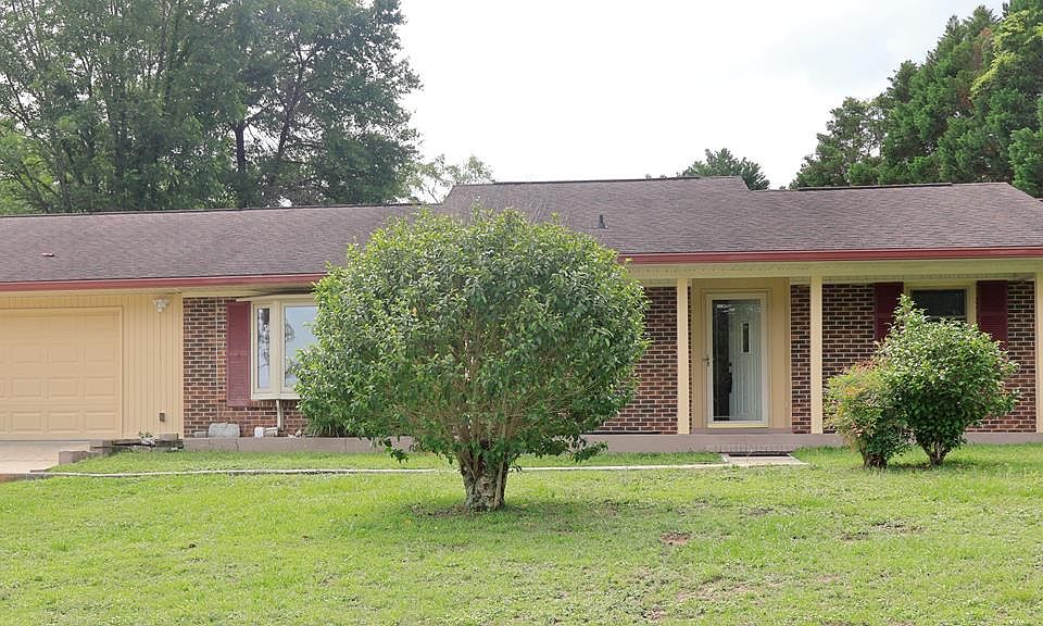 1st image of 4 Meadow Dr