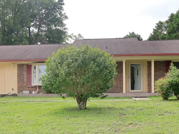 4 Meadow Dr, Daleville, AL 36322