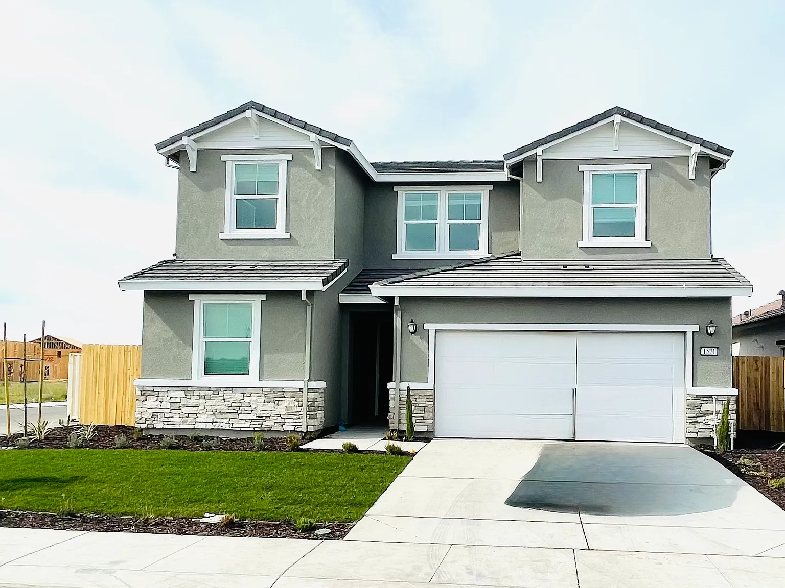3 bed, 1400 sqft, $2,700 — Photo 1