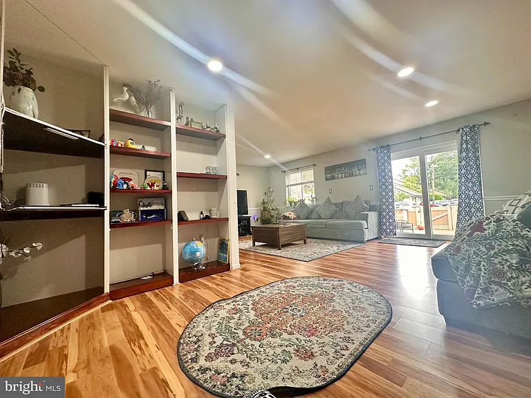 163 Thoreau Dr — Photo 13