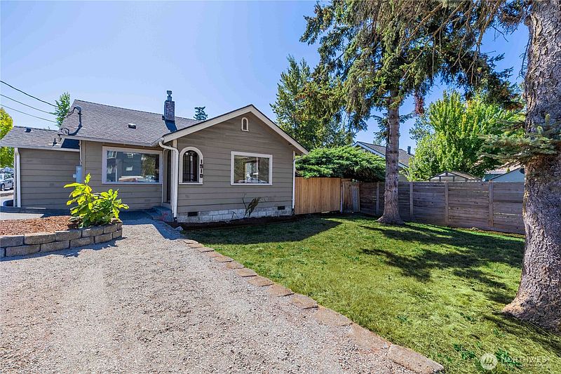 3rd image of 1510 E Sunset Drive
