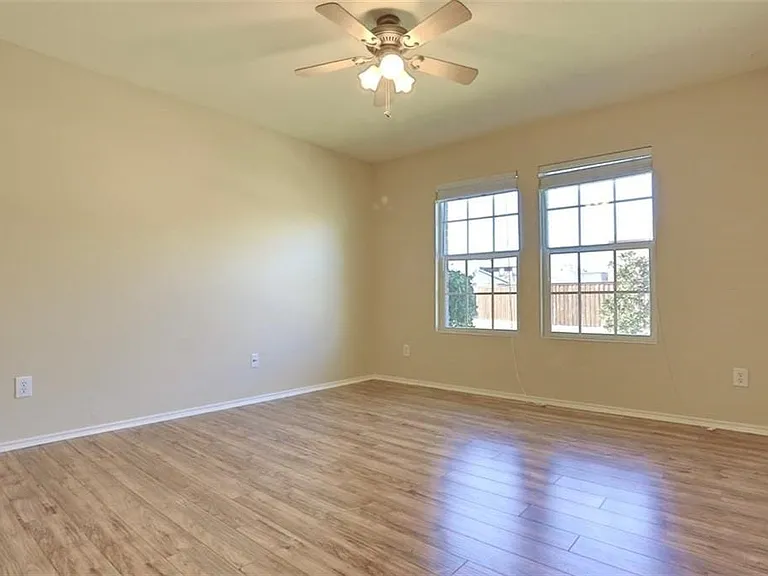 3rd bedroom with lots of light