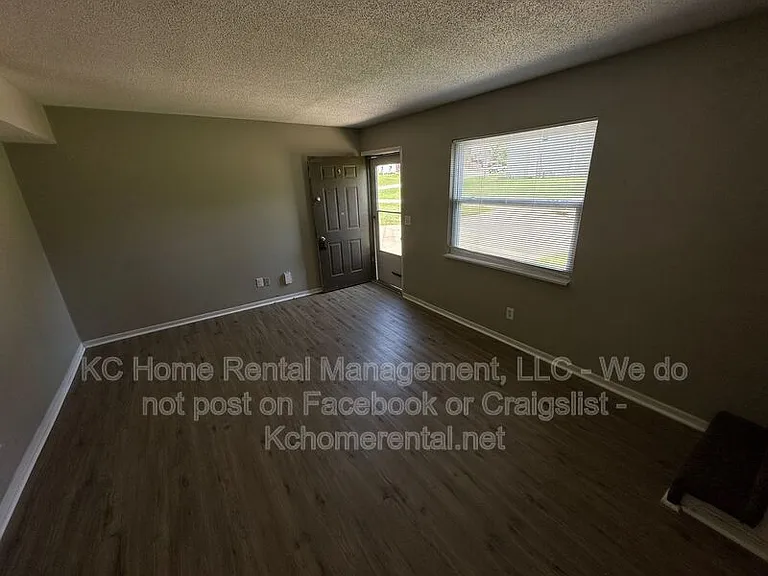 6337 N Wyandotte St — Photo 11