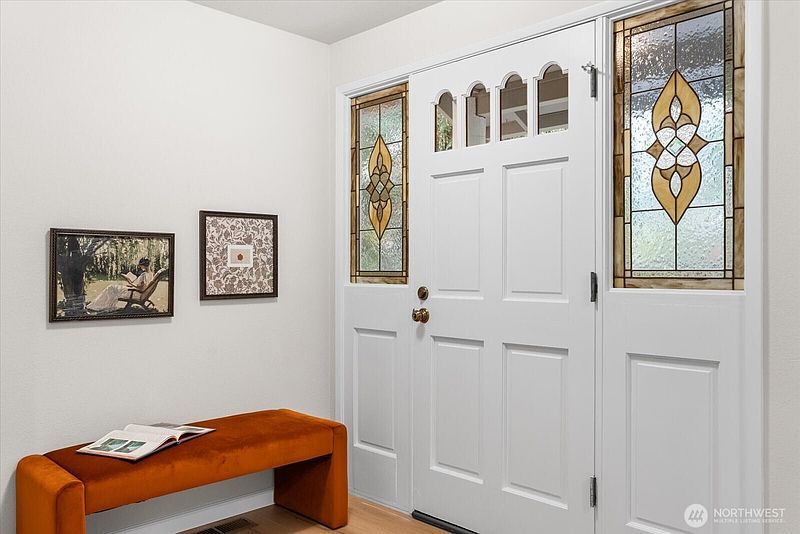 2nd image of 510 239th Avenue NE