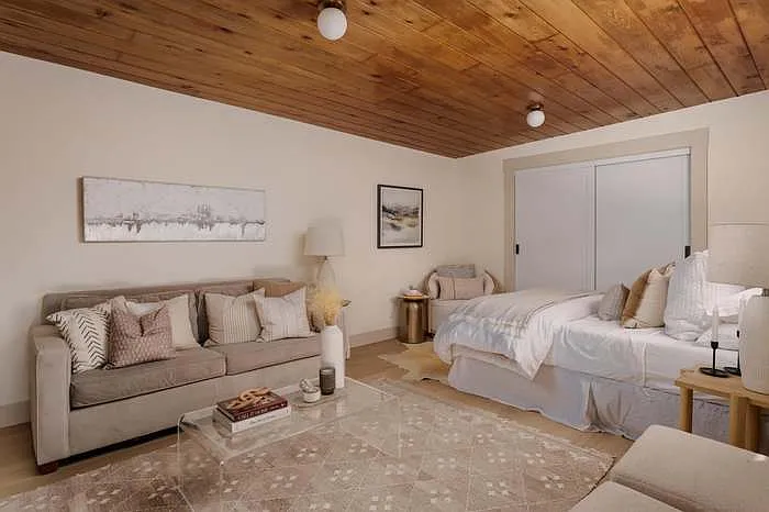 3677 Highland Ave — Photo 2