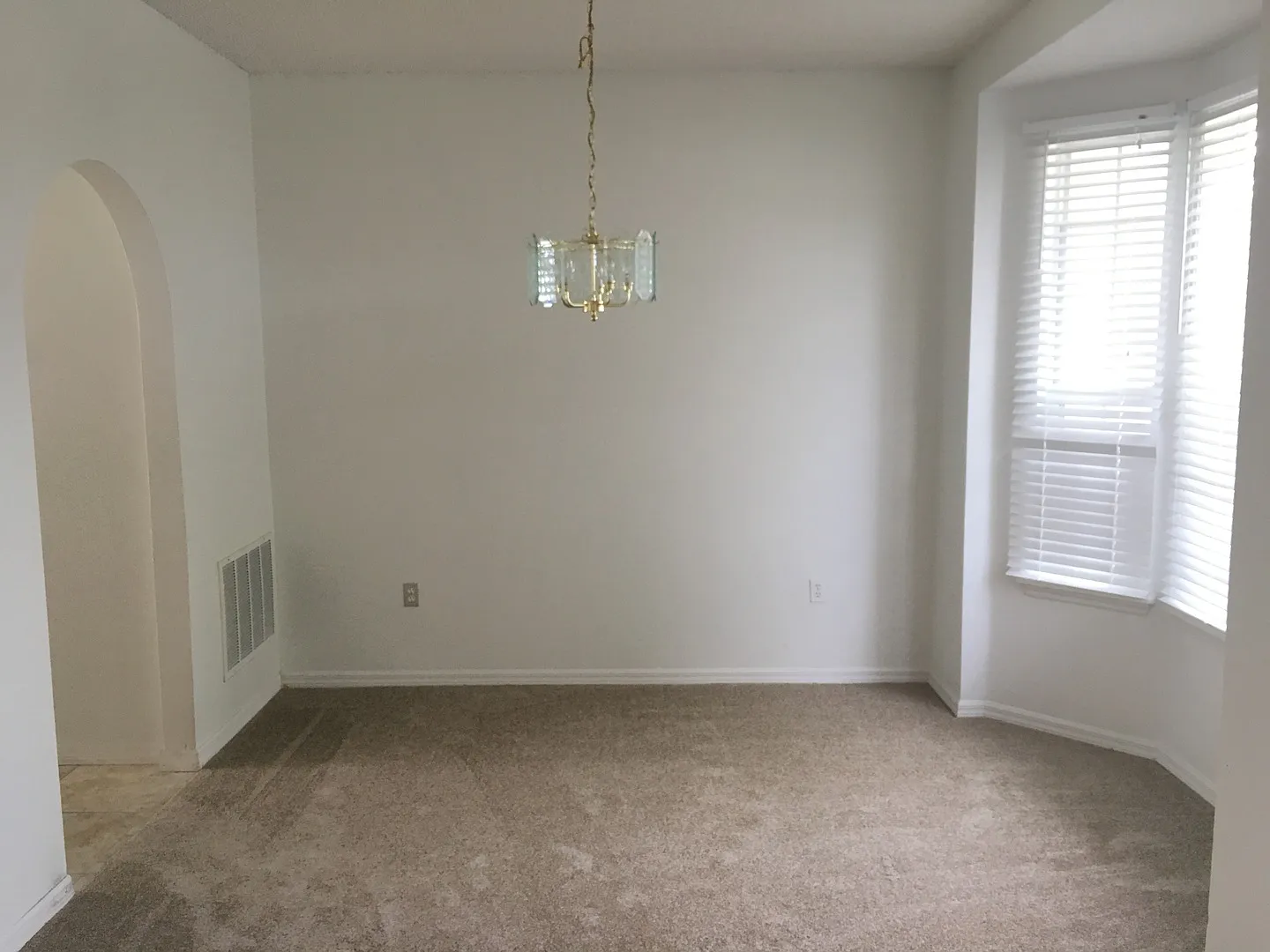 3 bed, 2.0 bath, 1616 sqft, $2,050 — Photo 3