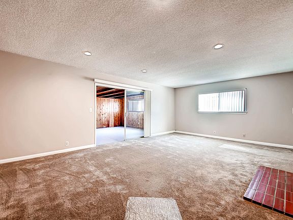 5th image of 601 Galaxy Dr