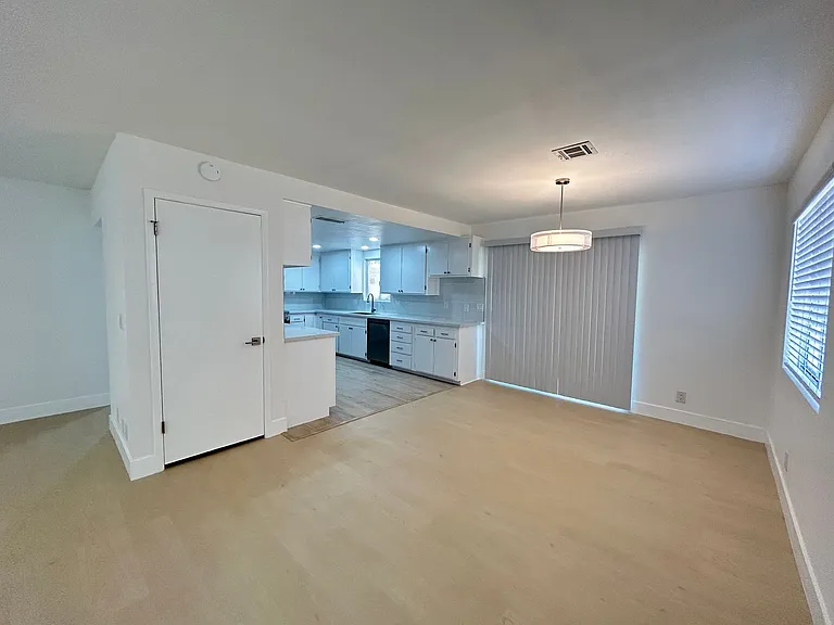 1075 Palo Verde St — Photo 4
