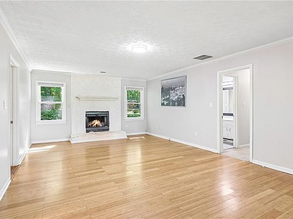 3rd image of 1145 Christian Cir SE
