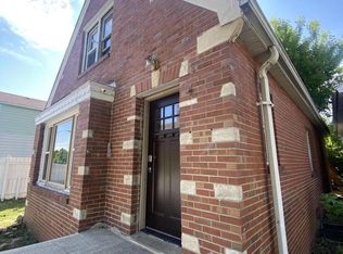 930 W Windlake Ave, Milwaukee, WI 53204