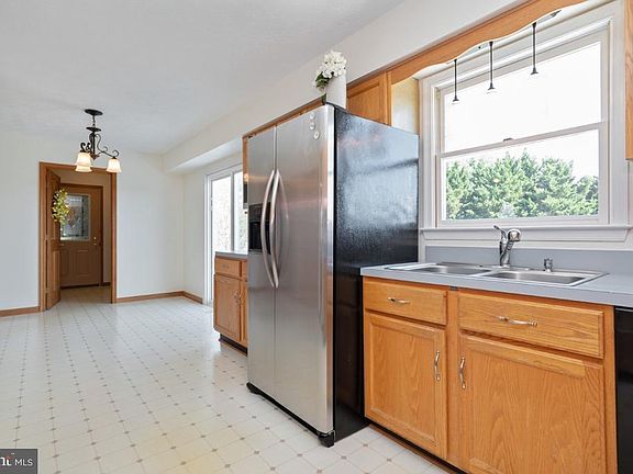 5th image of 9190 Corbins Way Dr
