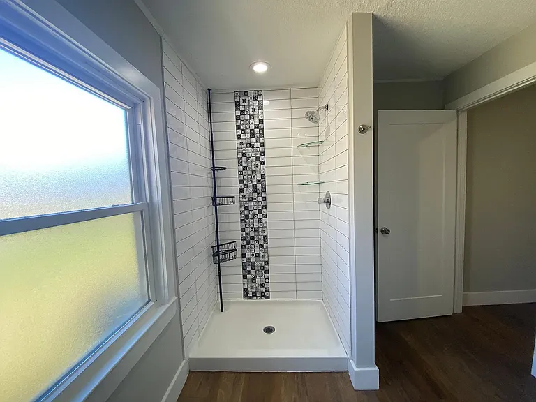 2035 Lyndon Ave — Photo 4