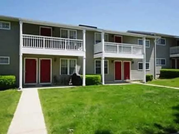 Village Knoll Apartments