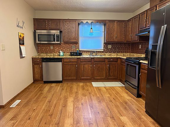 5th image of 1683 S Lincoln Ave