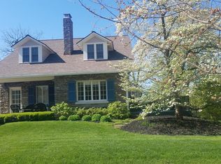 1398 Cochran Rd, Lexington, KY 40502