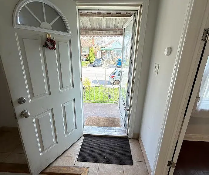 32 Belgravia Ave #MAIN — Photo 5