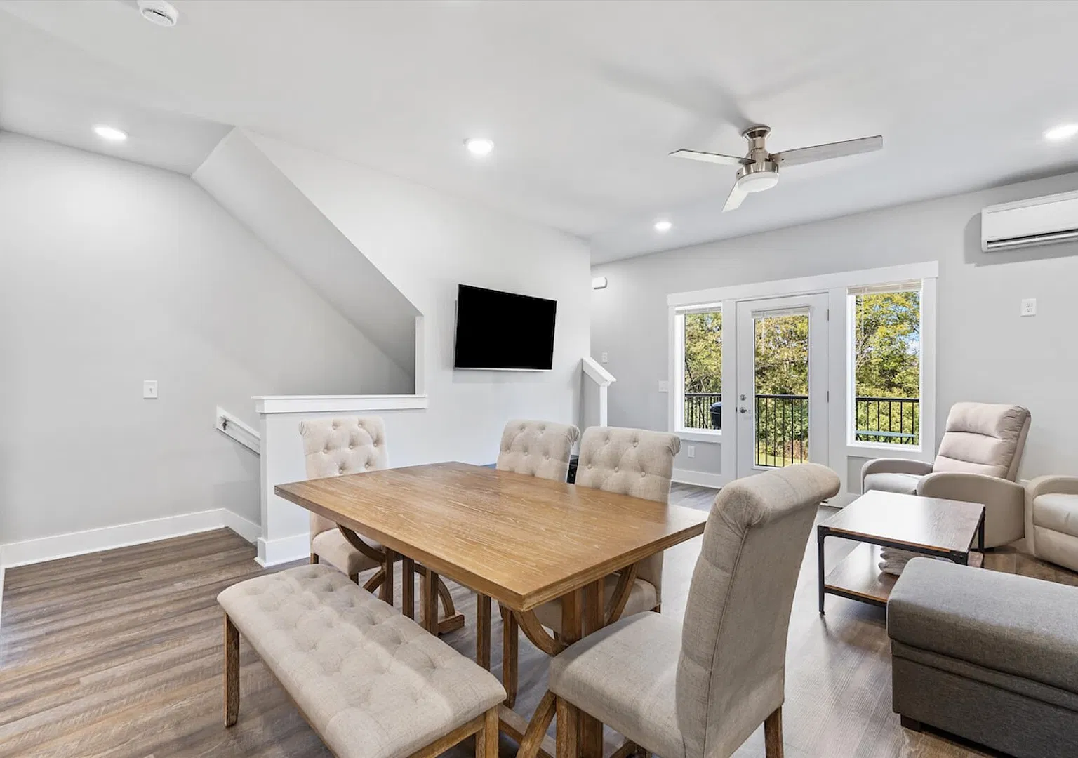 Massive 3 bedroom home close to downtown! — Photo 1