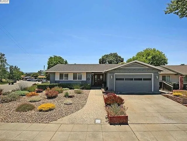 775 Leland Way photo 1