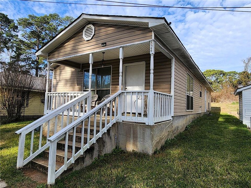 1st image of 824 Salim St