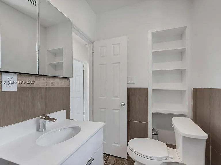 570 NE 68th St #1 — Photo 17