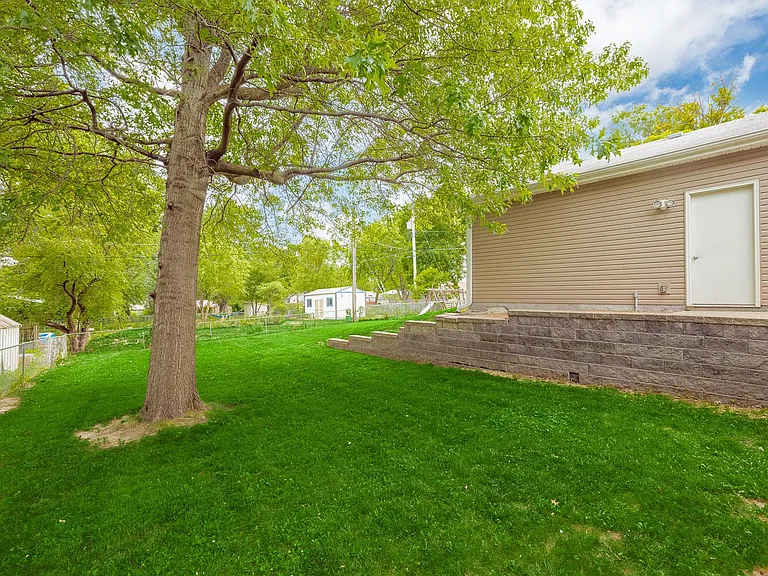 1025 Kent St — Photo 30
