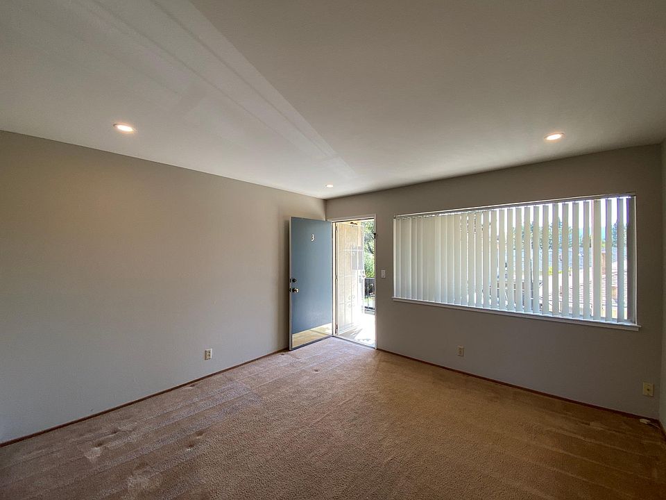 1st image of 423 Center St APT 3