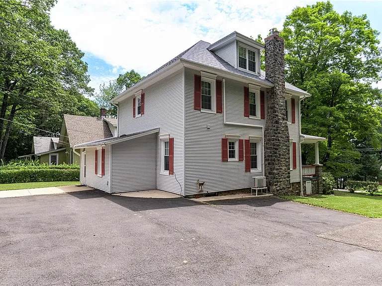 26 Center Ave — Photo 36