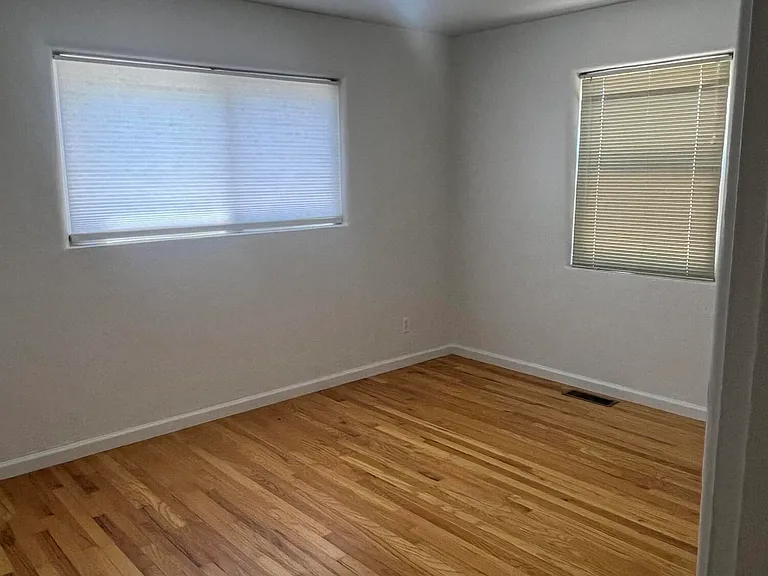 1020 Quincy St SE — Photo 4