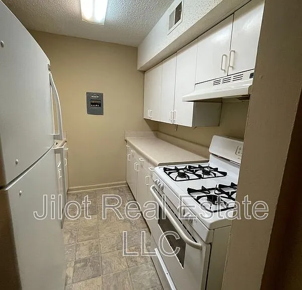 496 Holderness St SW #3 — Photo 5