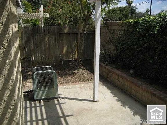 4th image of 869 Live Oak Pl