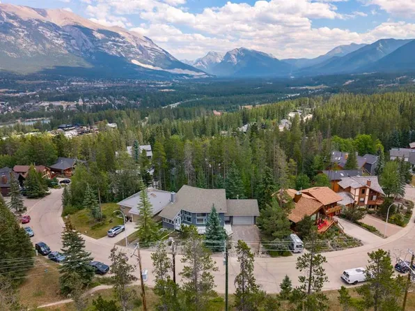 1064 NW Evergreen Cir, Canmore, AB T1W 2P9