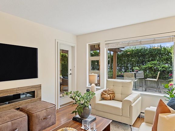 4th image of 1677 Lloyd Ave #210