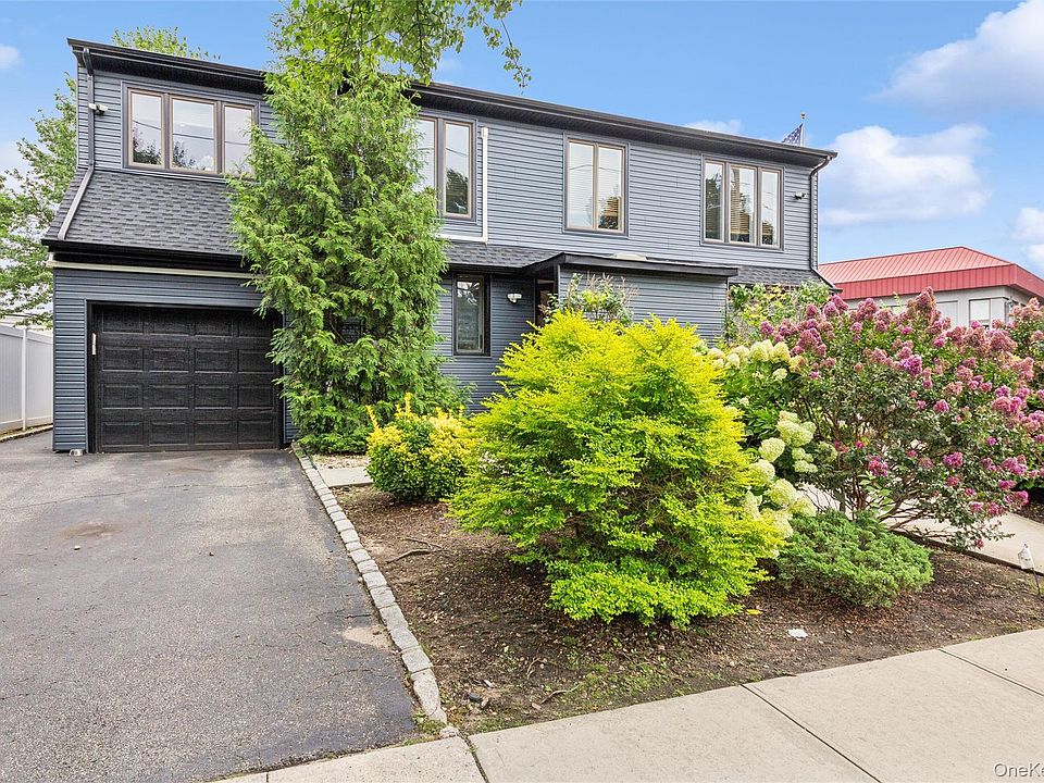 1st image of 301 Merrick Avenue